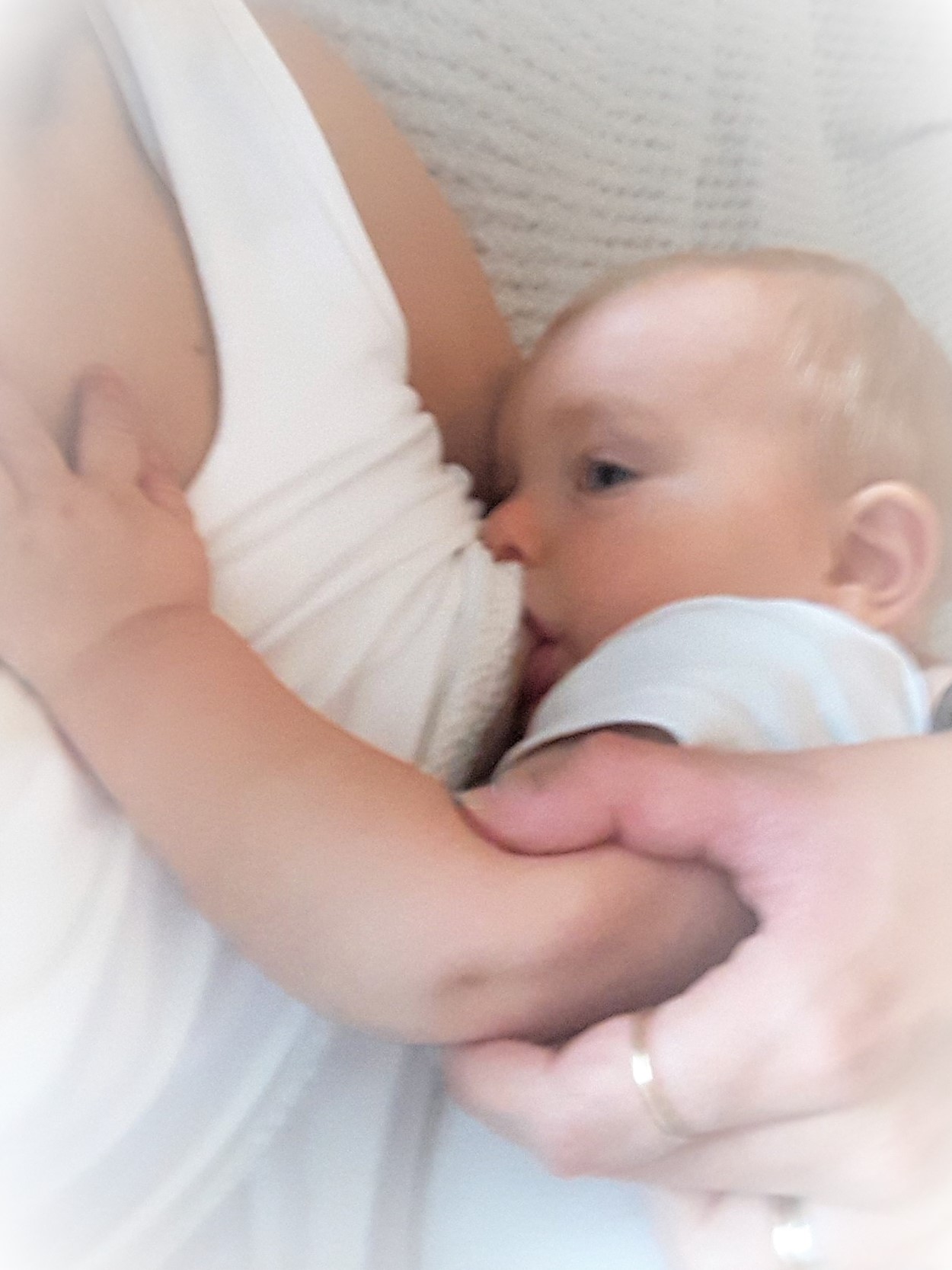 Breastfeed with confidence with The Bshirt – review
